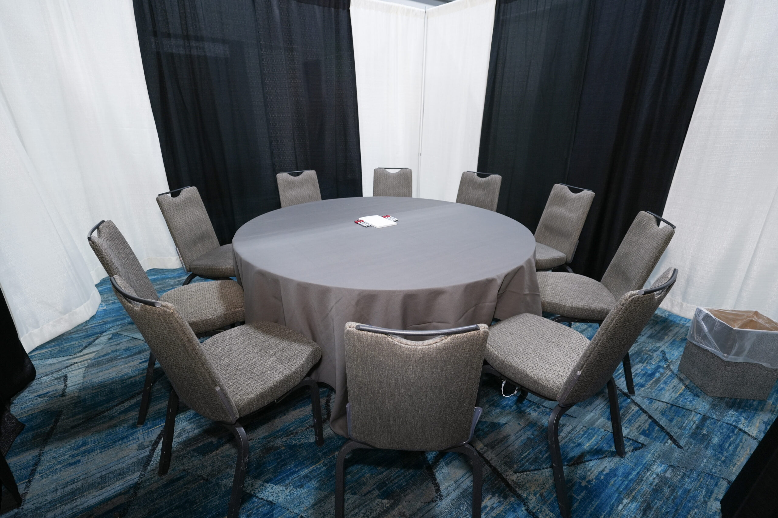 Semi-Private Exhibit Hall Meeting Space